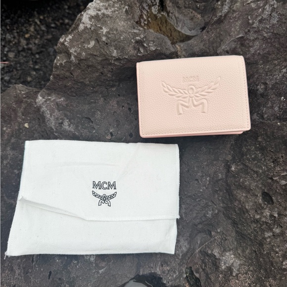 MCM NWOT Soft Pink Leather Bifold Wallet Embossed Logo Made in Korea - Picture 3 of 14
